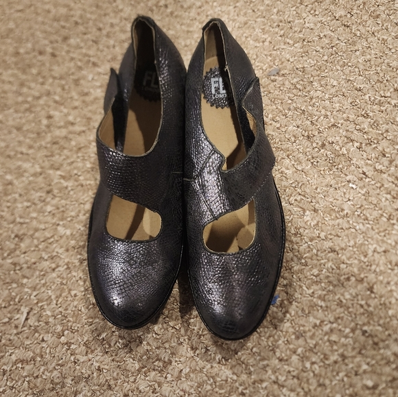 Fly London Shoes - Picture 2 of 6